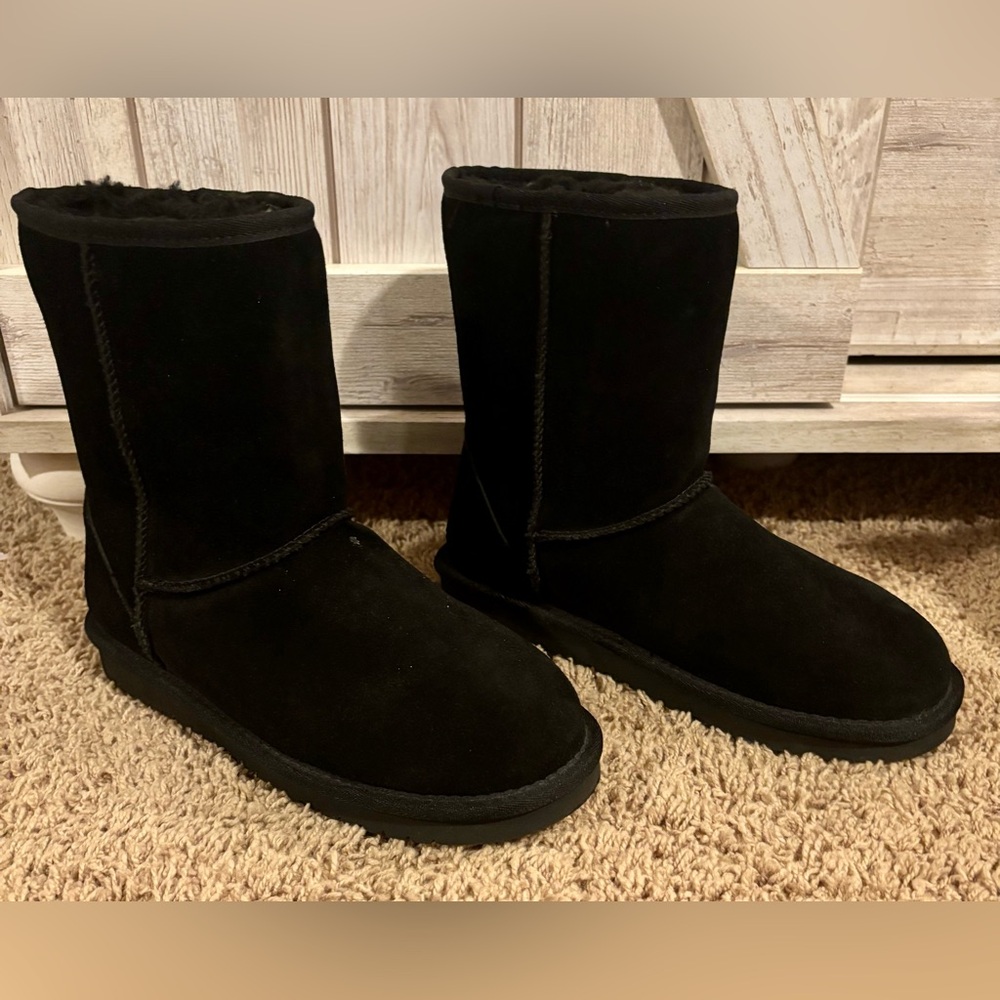 NWOT Koolaburra by Ugg black short winter boots